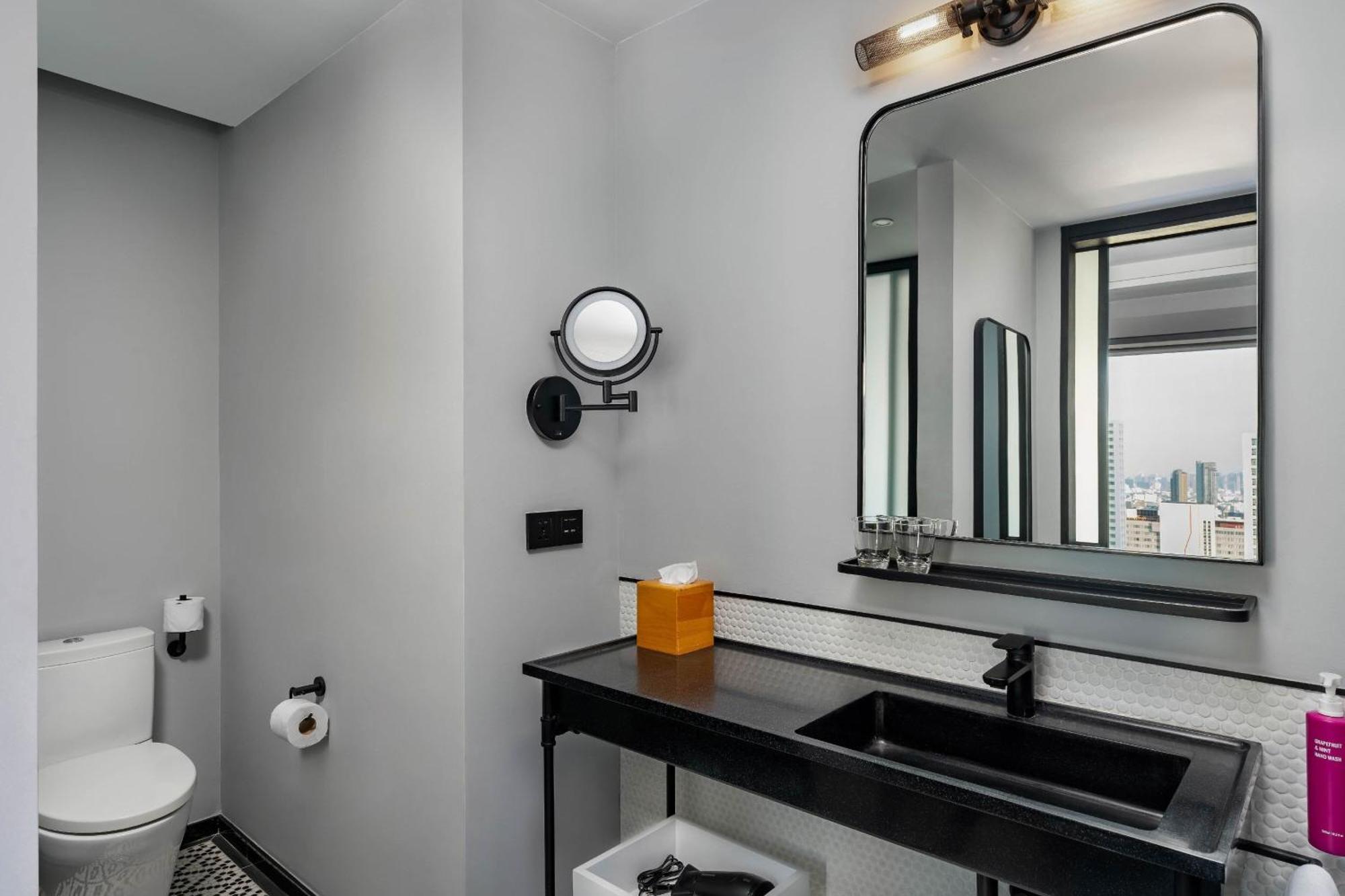 Moxy Bangkok Ratchaprasong Hotel Екстериор снимка
